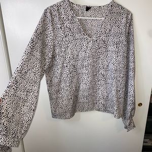 White and black long sleeve blouse